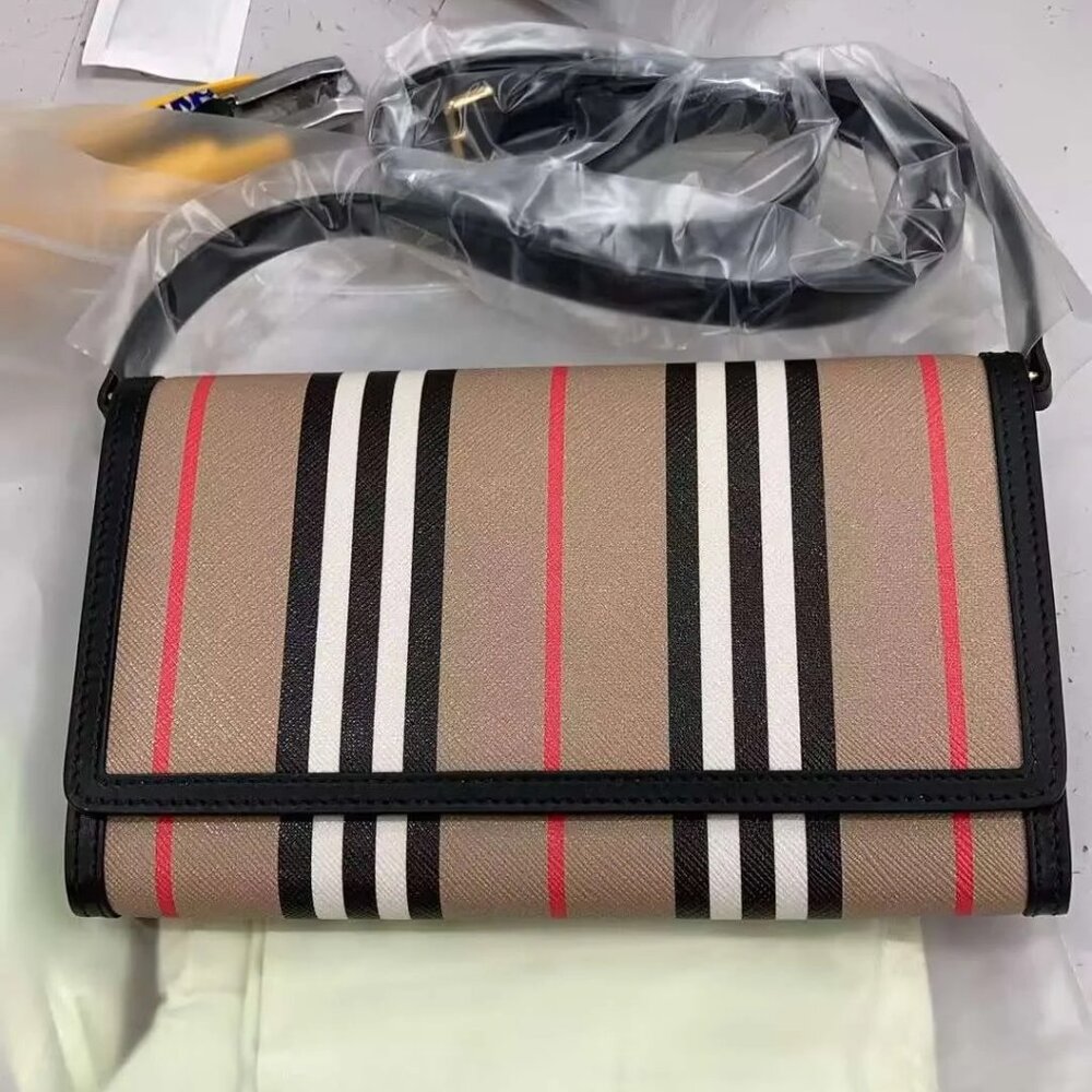 NEW Burberry Hannah Icon Wallet with Detachable Strap